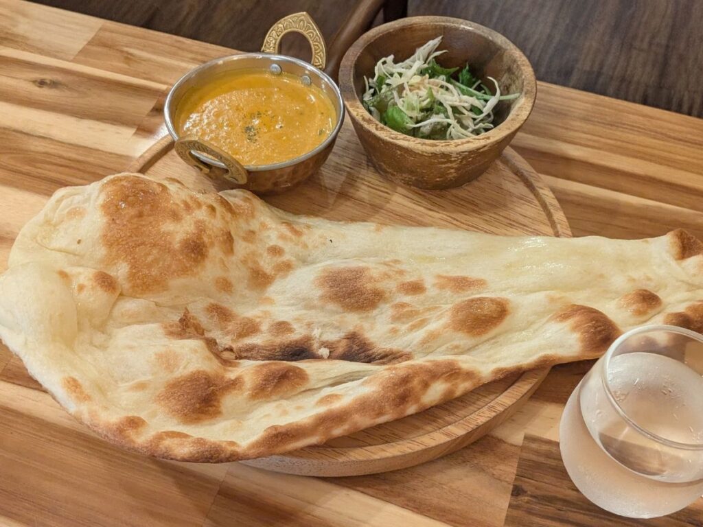 CIRCLEの本格的なネパールカレーランチ (Authentic Nepalese curry lunch at CIRCLE)