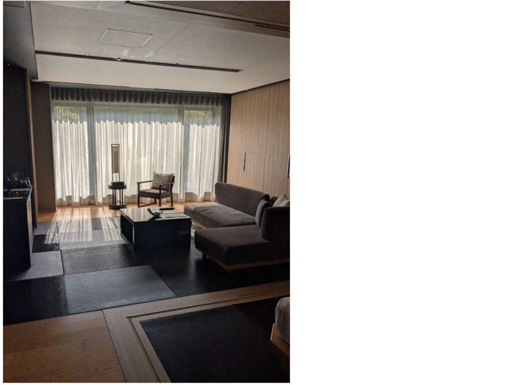 落ち着いた和モダンの内装が魅力的なエクシブ湯河原離宮の客室 / Japanese-modern style guest room with a relaxing atmosphere at XIV Yugawara Rikyu.