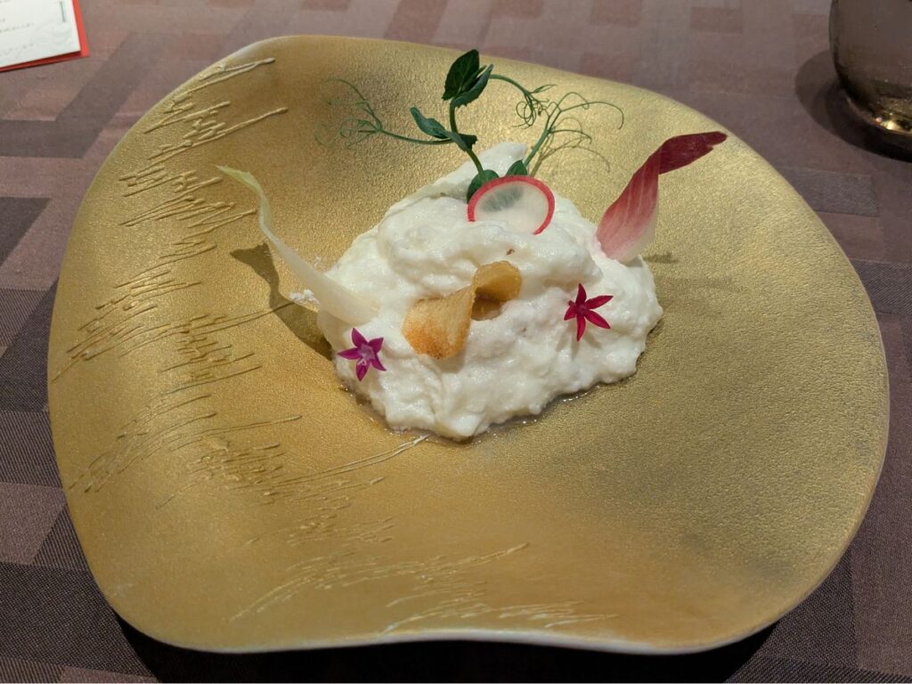 ホタテ貝柱のクリーム煮込み 淡雪仕立て (Creamy braised scallops, Awayuki style)