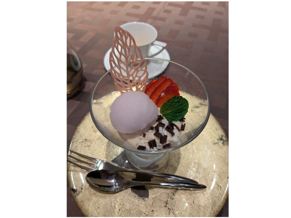 杏仁豆腐のパフェ仕立て (Annin tofu parfait style dessert)