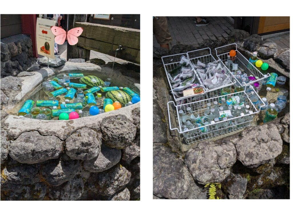 上高地・河童橋付近の売店で、冷たい水に冷やされて販売されているキュウリやスイカ、ドリンク類 / Fresh cucumbers, watermelons, and drinks chilled in cold water at a shop near Kappa Bridge.