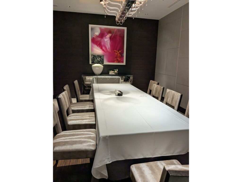 三世代家族でゆったり過ごせるエクシブ箱根離宮の個室ダイニング
 Private dining room for families at XIV Hakone Rikyu