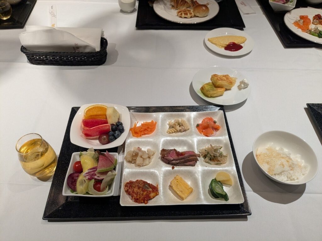 三世代旅行におすすめの和洋折衷朝食ビュッフェメニュー Japanese and Western breakfast buffet at XIV Hakone Rikyu