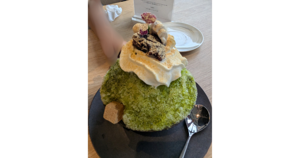 パティスリーとコラボした大和茶の濃厚な抹茶かき氷「ノボテル奈良」 (Rich Yamato-cha matcha shaved ice in collaboration with a patisserie at Novotel Nara)