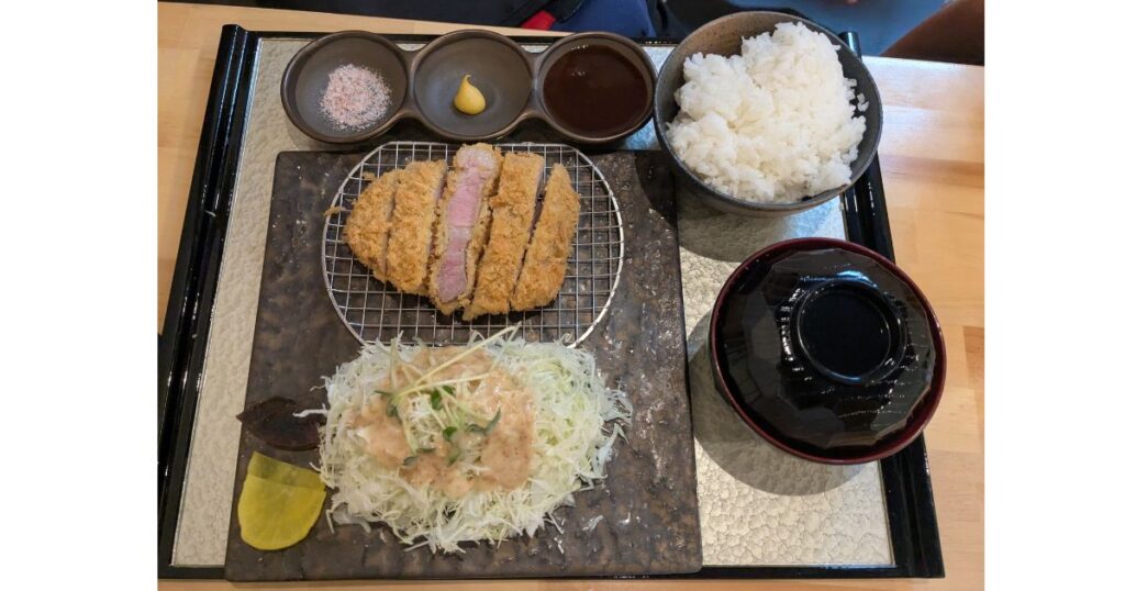 奈良・ならまちの「大和とんかつ 八重櫻」で人気のボリューム満点なヤマトポークとんかつ定食